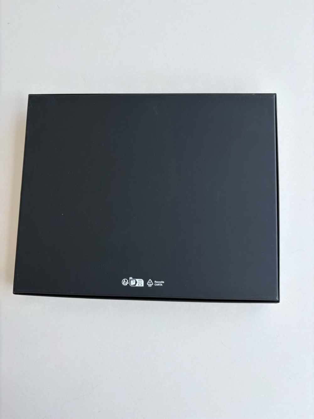 CHANEL Black and White Branded Gift Box - Picture 7 of 10